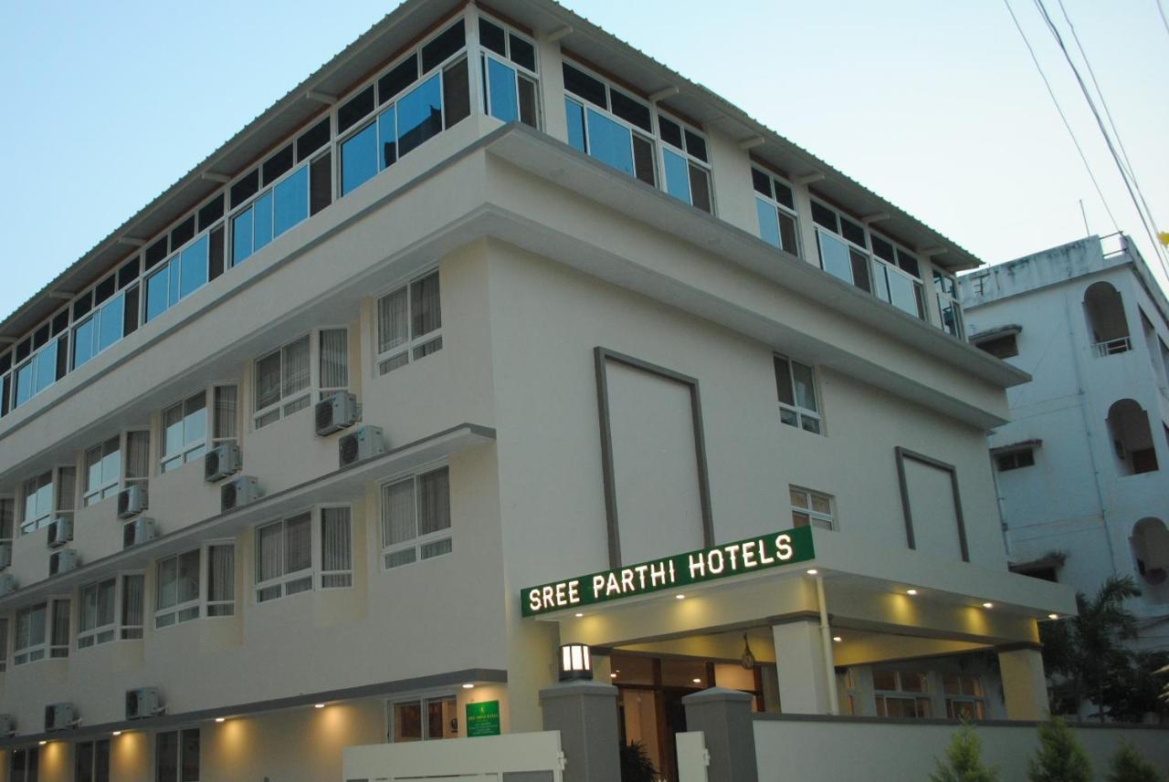 Sreeparthi Hotel Puttaparthi Exterior photo